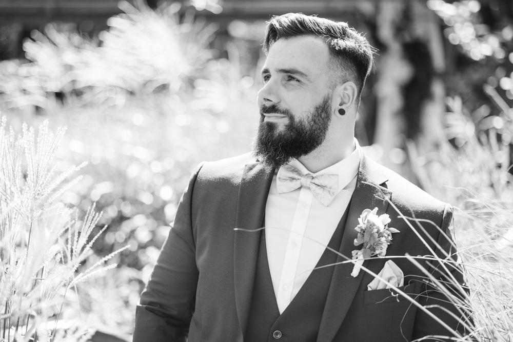 Bräutigamportrait im Profil Bräutigamportrait im Profil